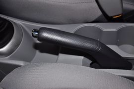 2010款现代瑞纳三厢1.4GS手动舒适型到店实拍
