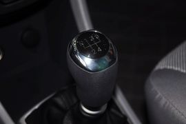 2010款现代瑞纳三厢1.4GS手动舒适型到店实拍