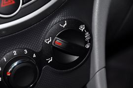 2010款现代瑞纳三厢1.4GS手动舒适型到店实拍