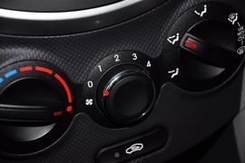 2010款现代瑞纳三厢1.4GS手动舒适型到店实拍