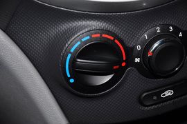2010款现代瑞纳三厢1.4GS手动舒适型到店实拍