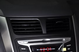 2010款现代瑞纳三厢1.4GS手动舒适型到店实拍