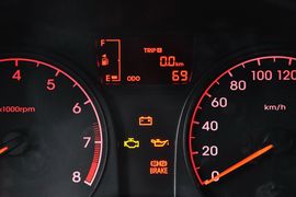 2010款现代瑞纳三厢1.4GS手动舒适型到店实拍