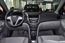 2010款现代瑞纳三厢1.4GS手动舒适型到店实拍