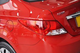 2010款现代瑞纳三厢1.4GS手动舒适型到店实拍