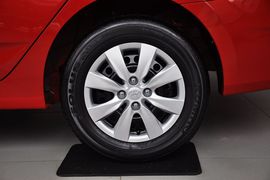 2010款现代瑞纳三厢1.4GS手动舒适型到店实拍