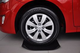 2010款现代瑞纳三厢1.4GS手动舒适型到店实拍