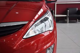 2010款现代瑞纳三厢1.4GS手动舒适型到店实拍