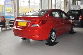 2010款现代瑞纳三厢1.4GS手动舒适型到店实拍