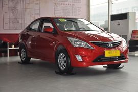 2010款现代瑞纳三厢1.4GS手动舒适型到店实拍