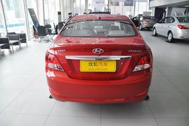 2010款现代瑞纳三厢1.4GS手动舒适型到店实拍