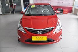 2010款现代瑞纳三厢1.4GS手动舒适型到店实拍