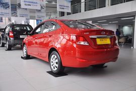 2010款现代瑞纳三厢1.4GS手动舒适型到店实拍