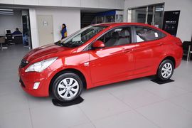 2010款现代瑞纳三厢1.4GS手动舒适型到店实拍