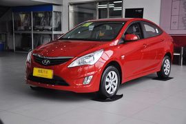 2010款现代瑞纳三厢1.4GS手动舒适型到店实拍