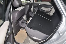 2012款福特福克斯两厢1.6L手自一体风尚型