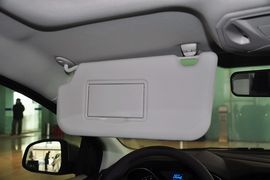 2012款福特福克斯两厢1.6L手自一体风尚型