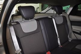 2012款福特福克斯两厢1.6L手自一体风尚型