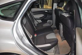 2012款福特福克斯两厢1.6L手自一体风尚型
