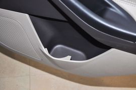 2012款福特福克斯两厢1.6L手自一体风尚型