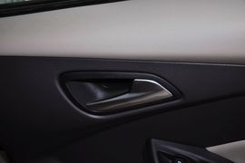 2012款福特福克斯两厢1.6L手自一体风尚型