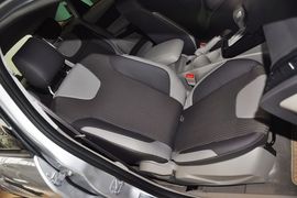 2012款福特福克斯两厢1.6L手自一体风尚型
