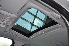 2012款福特福克斯两厢1.6L手自一体风尚型