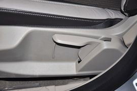 2012款福特福克斯两厢1.6L手自一体风尚型