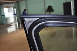 2012款福特福克斯两厢1.6L手自一体风尚型