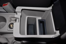 2012款福特福克斯两厢1.6L手自一体风尚型