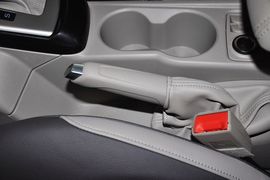 2012款福特福克斯两厢1.6L手自一体风尚型