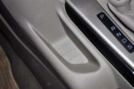 2012款福特福克斯两厢1.6L手自一体风尚型