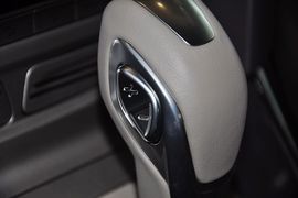 2012款福特福克斯两厢1.6L手自一体风尚型