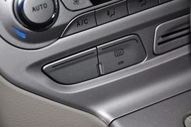 2012款福特福克斯两厢1.6L手自一体风尚型