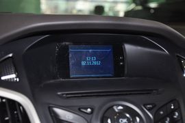 2012款福特福克斯两厢1.6L手自一体风尚型