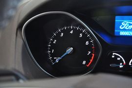 2012款福特福克斯两厢1.6L手自一体风尚型