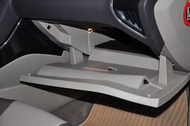 2012款福特福克斯两厢1.6L手自一体风尚型
