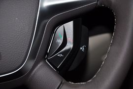 2012款福特福克斯两厢1.6L手自一体风尚型