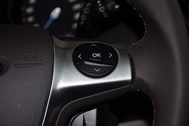2012款福特福克斯两厢1.6L手自一体风尚型