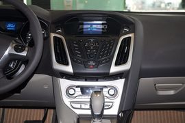 2012款福特福克斯两厢1.6L手自一体风尚型