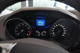 2012款福特福克斯两厢1.6L手自一体风尚型