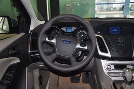 2012款福特福克斯两厢1.6L手自一体风尚型