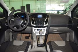 2012款福特福克斯两厢1.6L手自一体风尚型