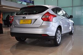 2012款福特福克斯两厢1.6L手自一体风尚型