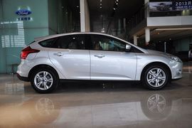 2012款福特福克斯两厢1.6L手自一体风尚型