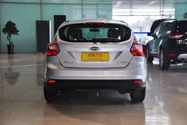 2012款福特福克斯两厢1.6L手自一体风尚型