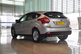 2012款福特福克斯两厢1.6L手自一体风尚型