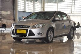 2012款福特福克斯两厢1.6L手自一体风尚型