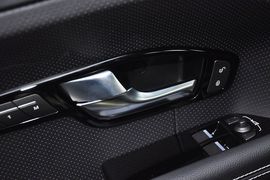 2013款路虎揽胜极光2.0T