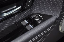 2013款路虎揽胜极光2.0T